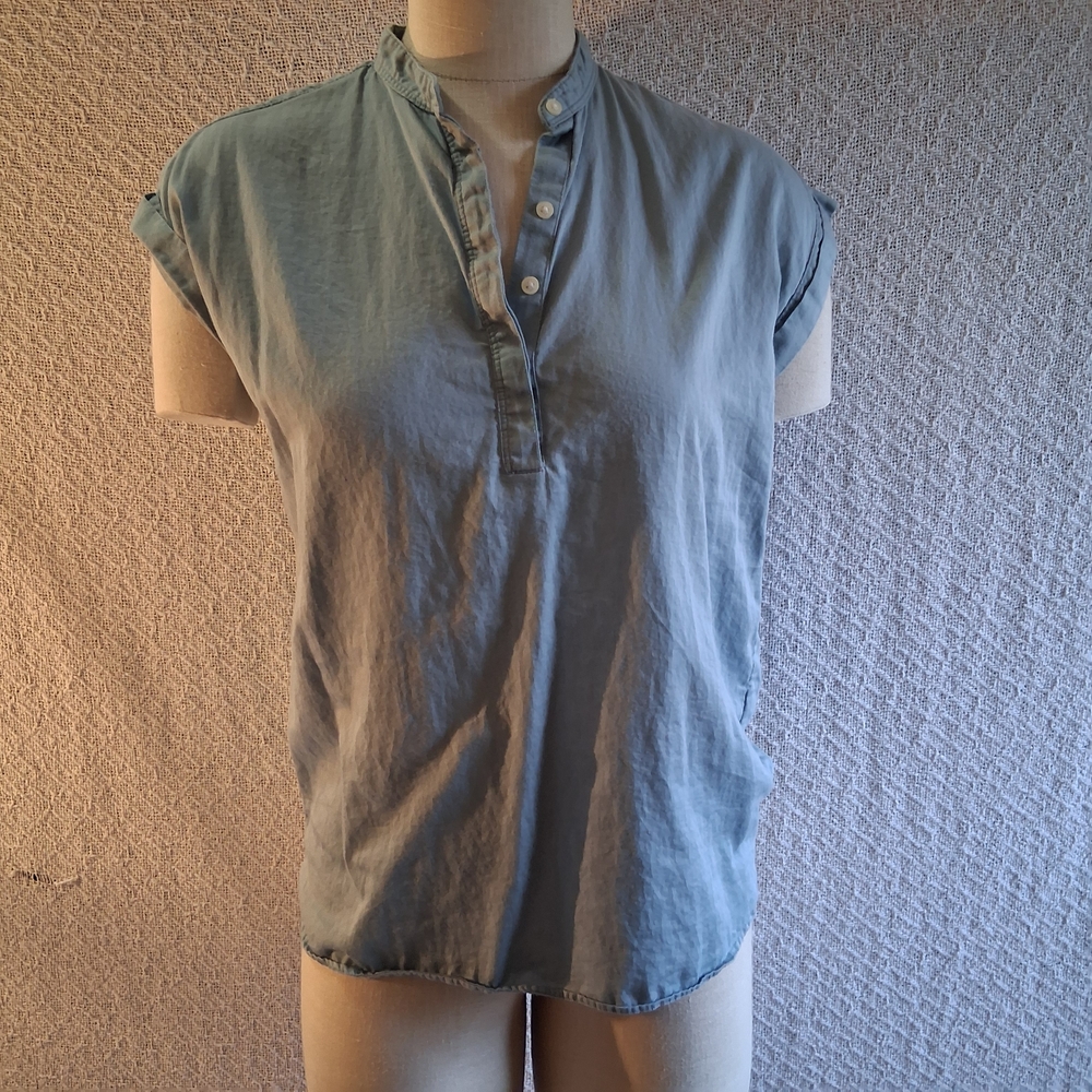 Gap Top Women's  XS Light Blue Halve Button-Up